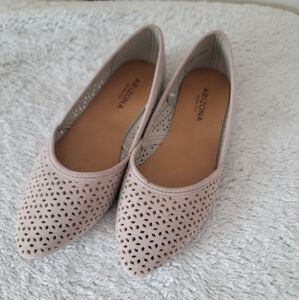Arizona Jean Company Women's Beige Flats Size 6